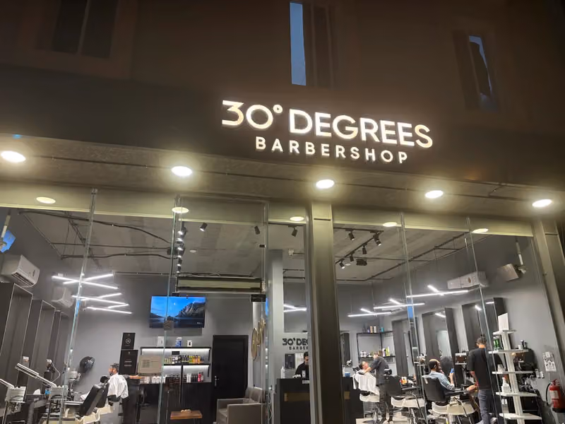 30 Degrees Barbershop حلاق ٣٠ درجه حي العارض