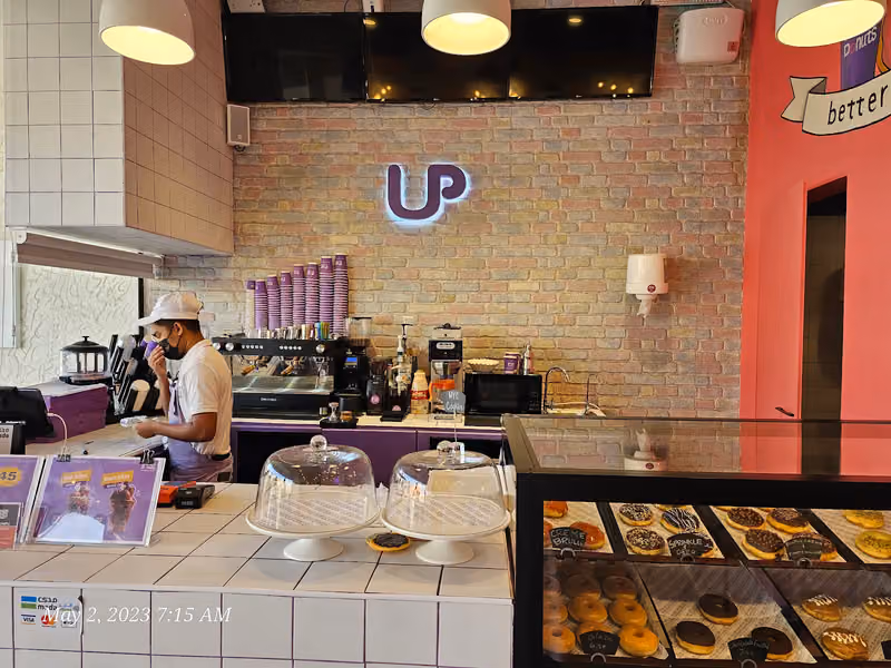 اب تاون دوناتس Uptown Donuts