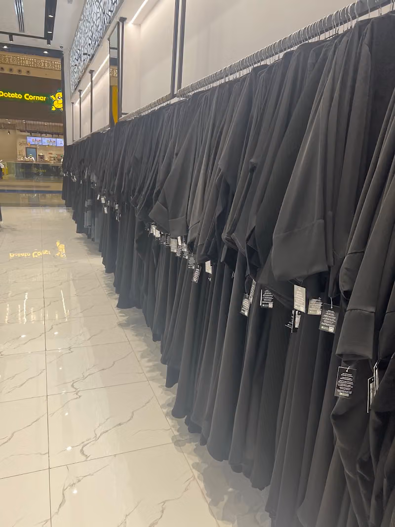عبايات روز الحمراء مول