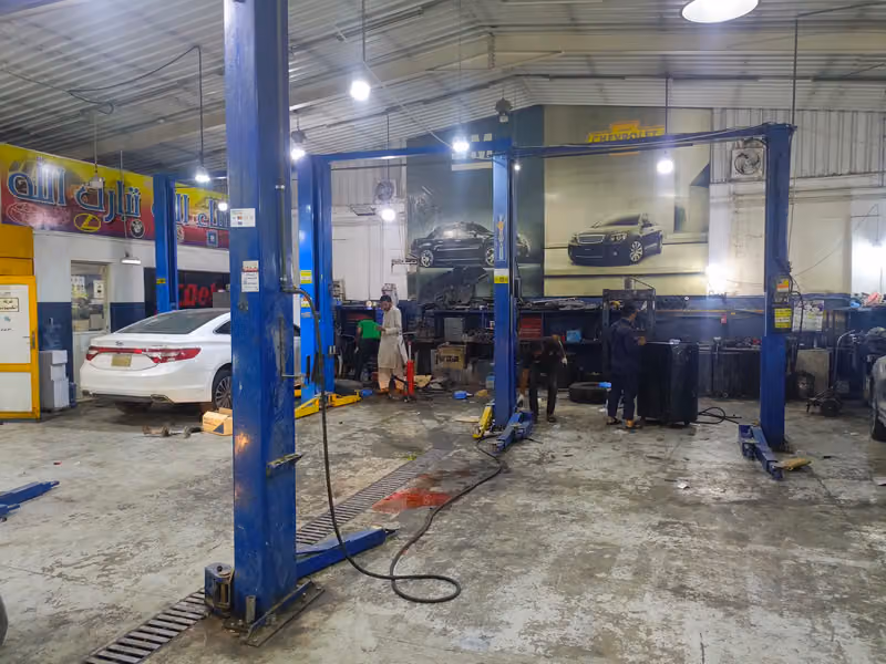 AbdulAziz Autos Workshop Garage 66