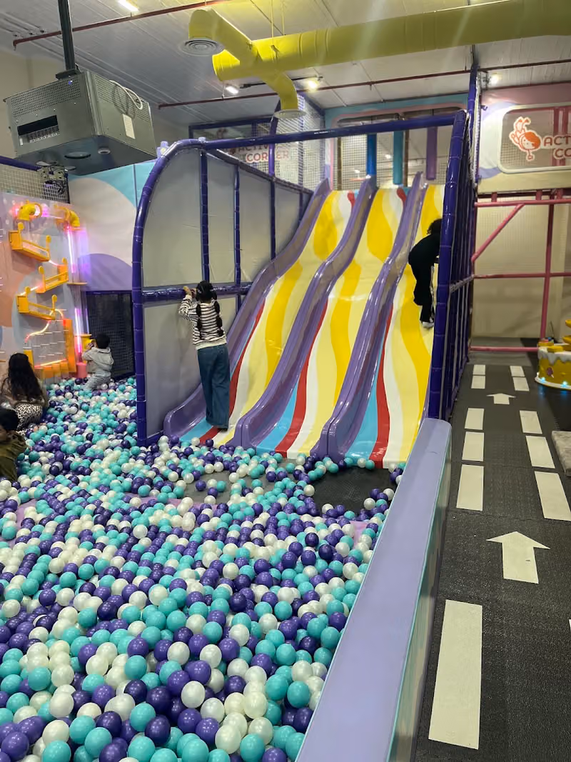 Activities Corner - ركن الحركة للترفية