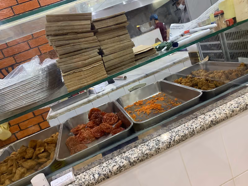 عدنان للسمبوسه و البف و المعجنات