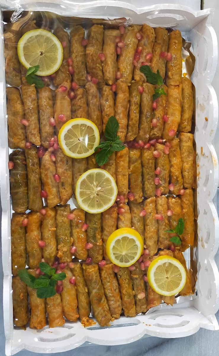 عدنان للسمبوسه و البف و المعجنات