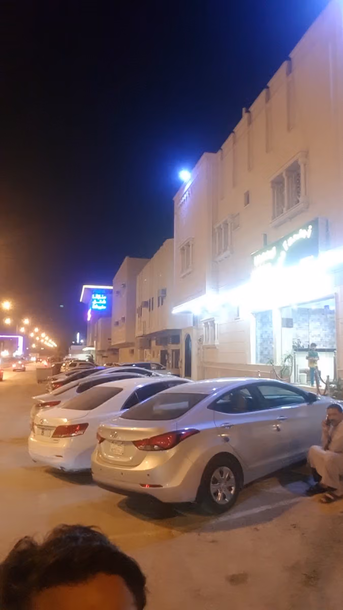 اجنحة اديم الفندقية