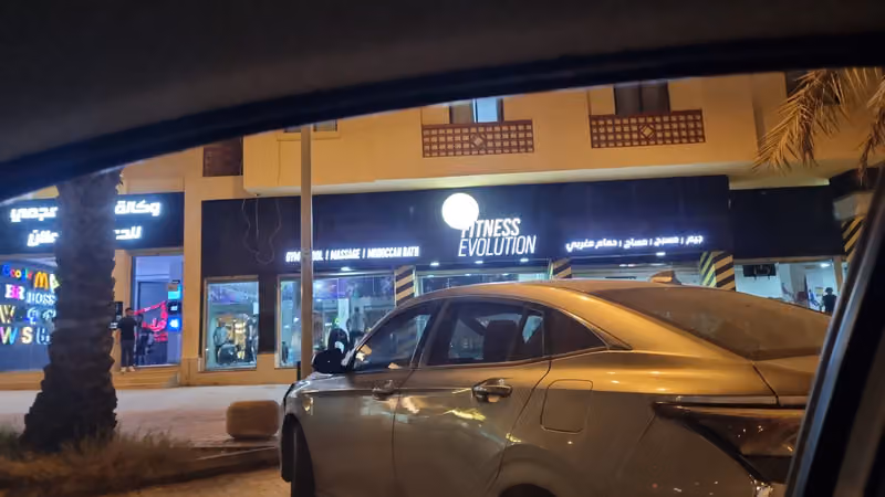 (اكادميه اطفال جنوب الرياض سباحة) لياقة بدنية فيتنس وتخسيس ( مدرب )