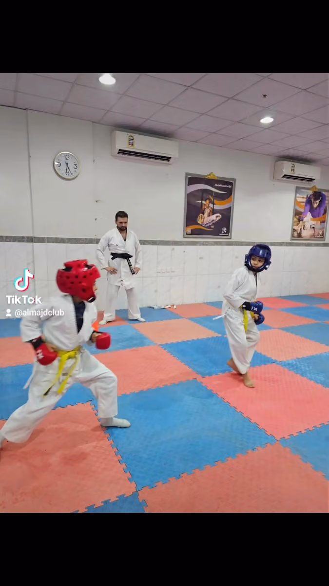 أكاديمية المجد الرياضية بنين