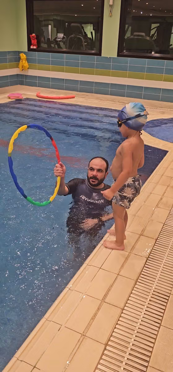 اكاديميه بامبينو لتعليم السباحه
