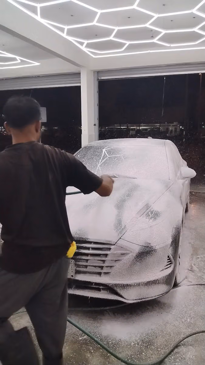 Al Inaya Top Car Wash