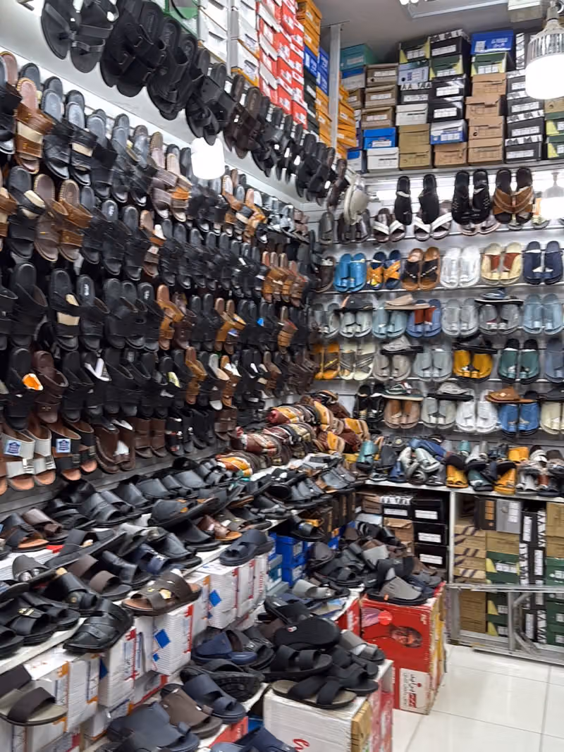 الأحذية بيع و تصليح shoes repair shop