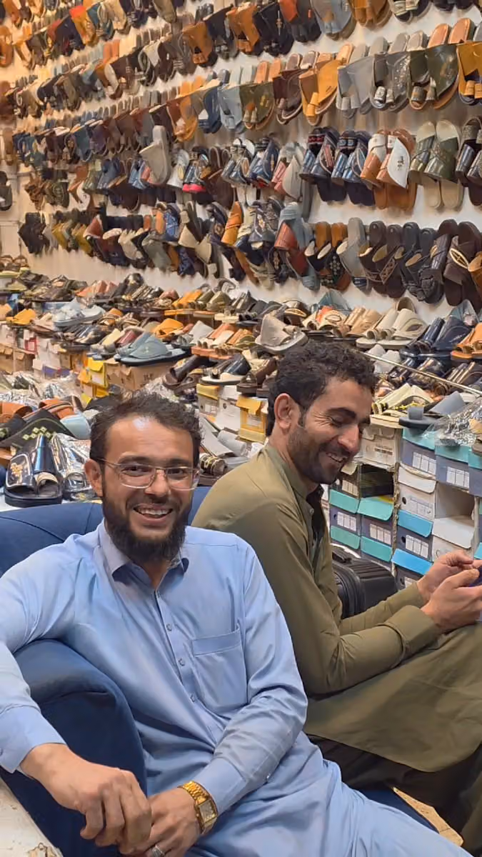 الأحذية بيع و تصليح shoes repair shop