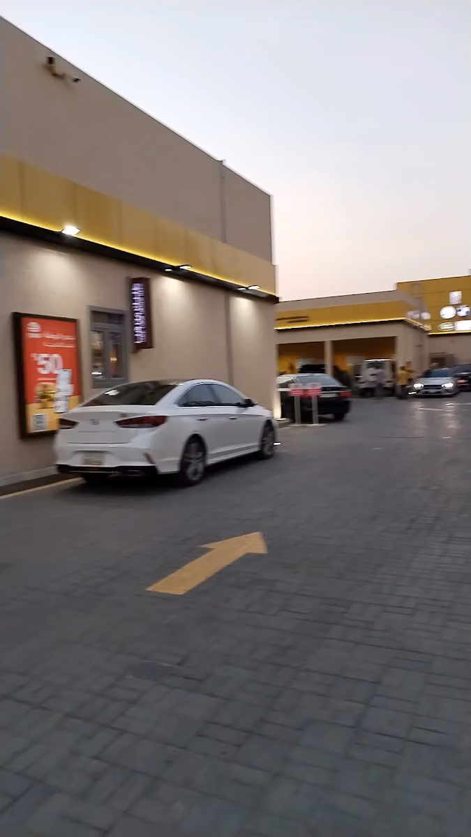 الاطار الفظي غيار زيت وبنشر وبطاريات. وزينة سيارت