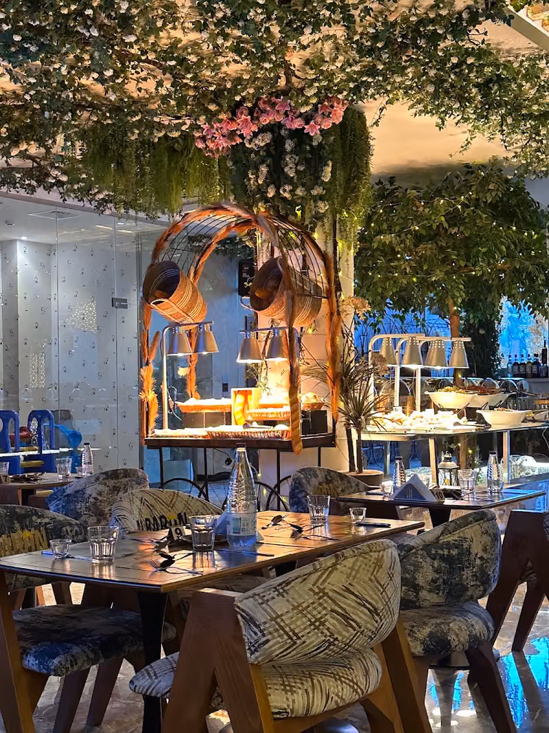 Albaron Restaurant مطعم البارون
