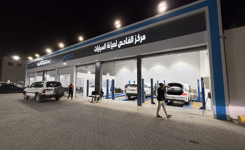 الفاحص لفحص السيارات