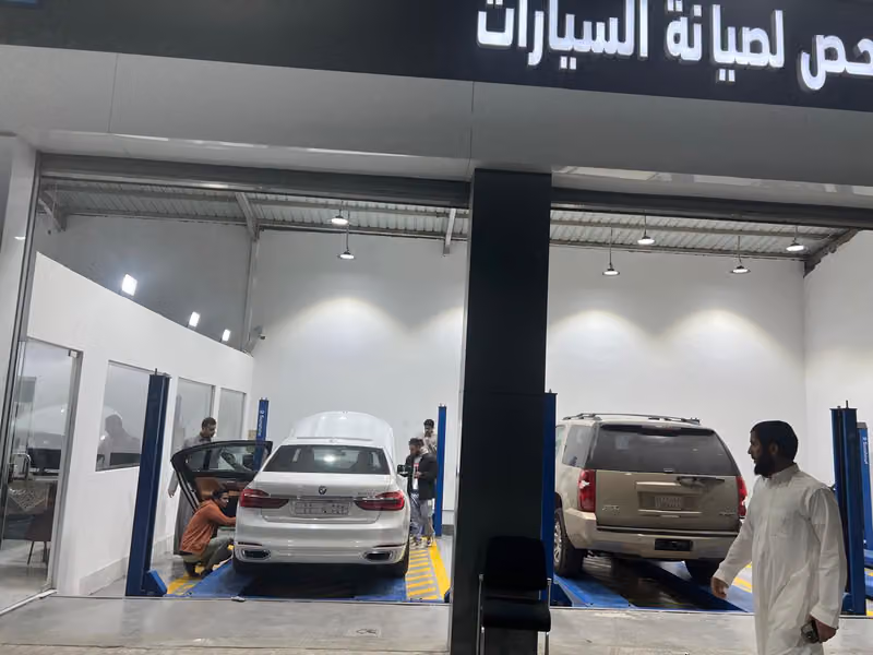الفاحص لفحص السيارات