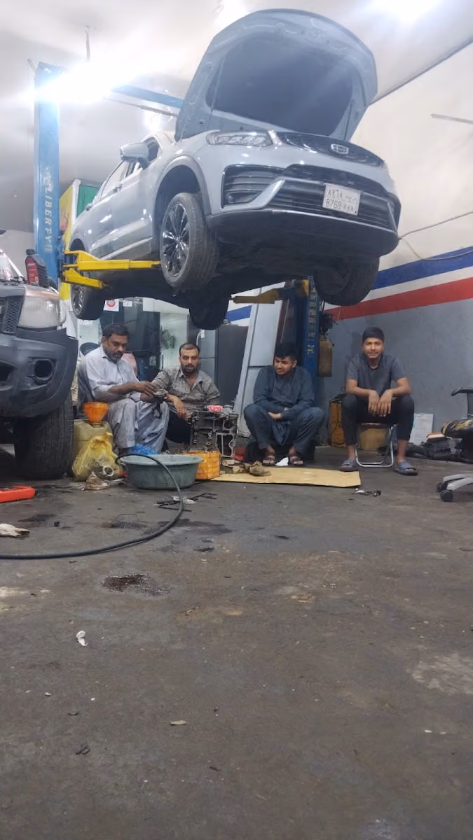 Ali Auto Electric Specialist car ac repairing filings gas with mashin