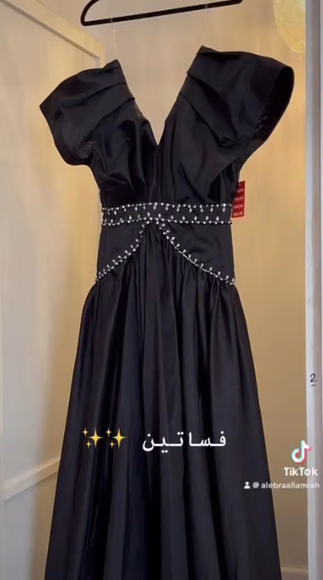 الإبرة اللامعة للتصميم والخياطة النسائية