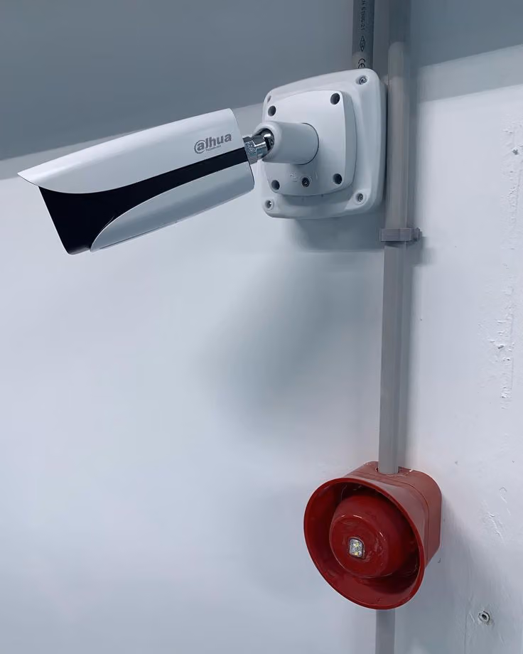 الإنجاز الذهبي تركيب كاميرات مراقبة بالرياض فني صيانة كاميرات مراقبة للمنازل والفلل والشركاتcctv