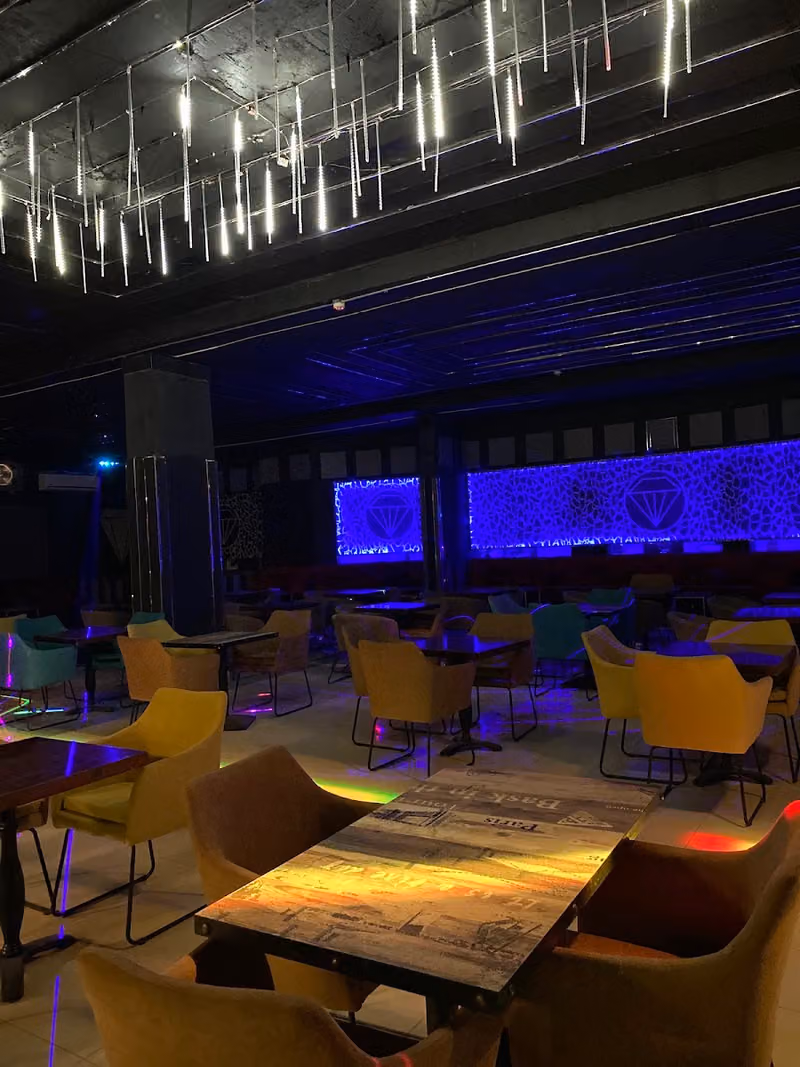 Almas Club