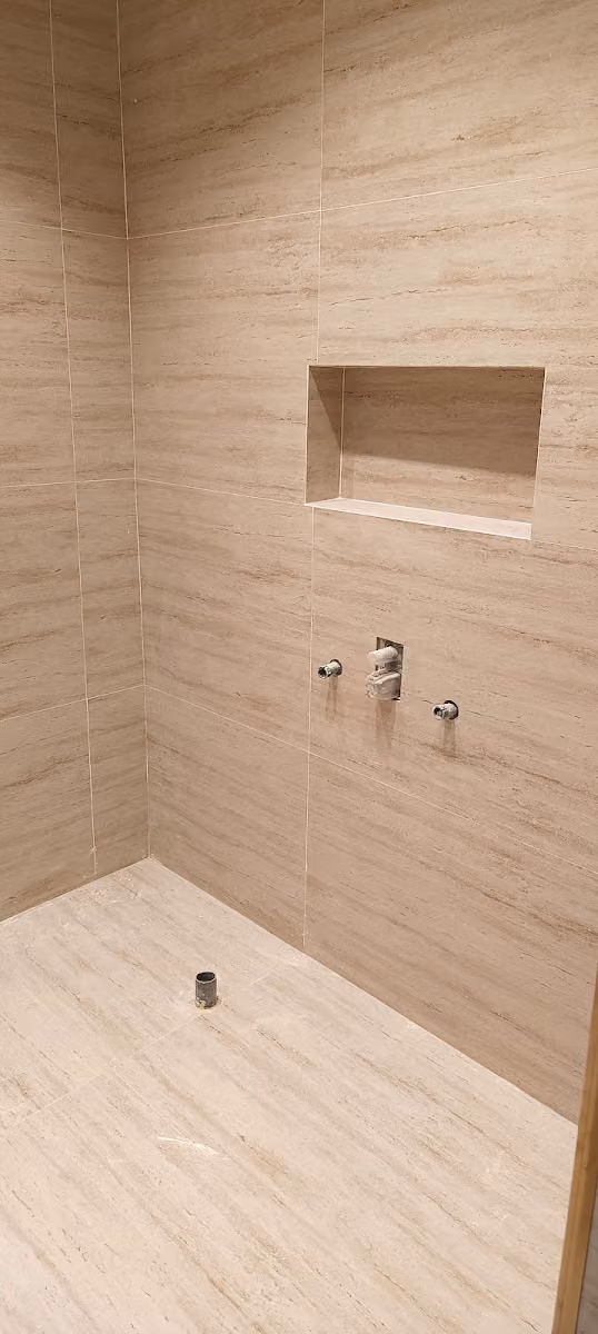 المبلط عادل