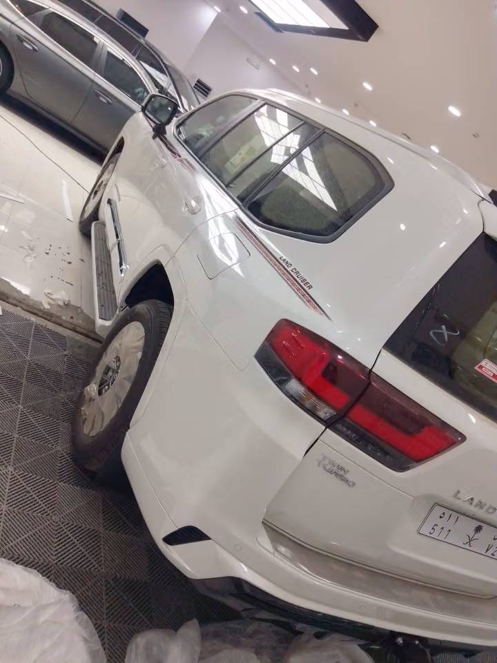 المهاجر لزينه وكماليات السيارات