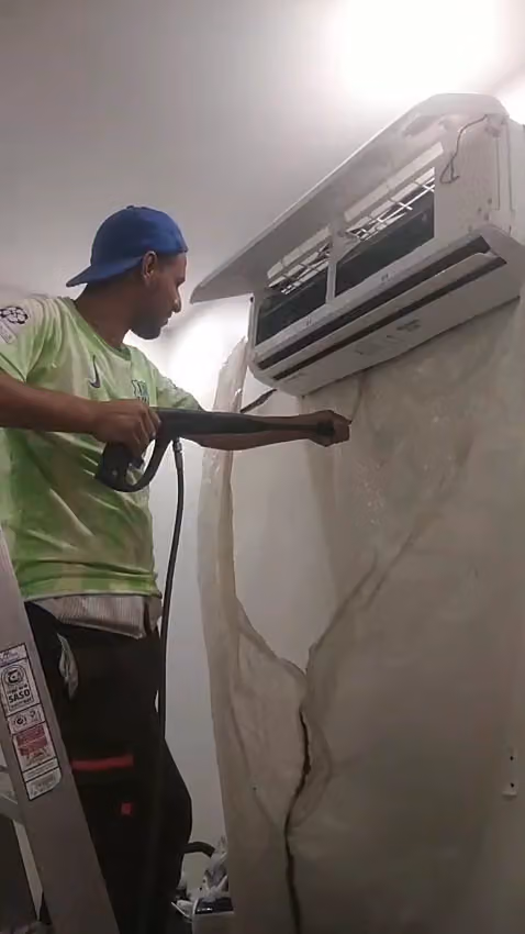 المحترفون لخدمات التكيف