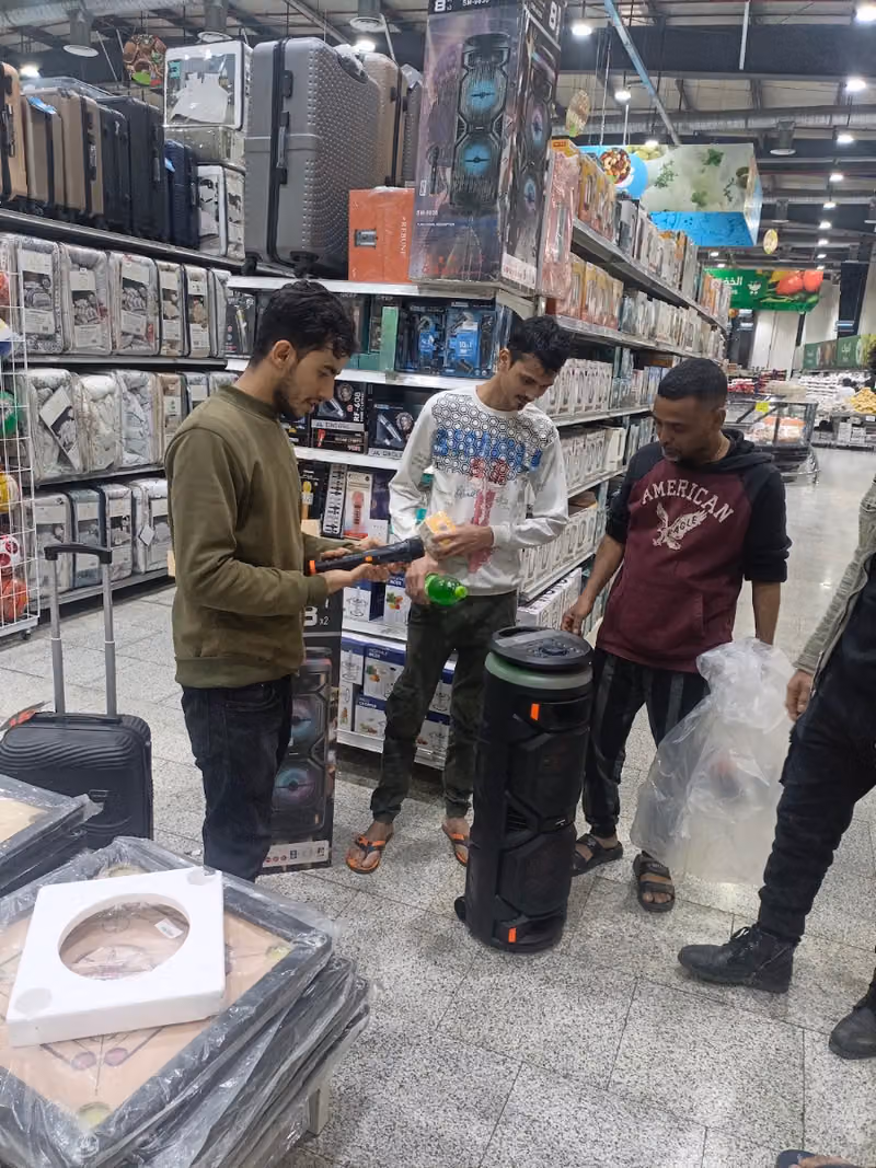 المكتب مغلق