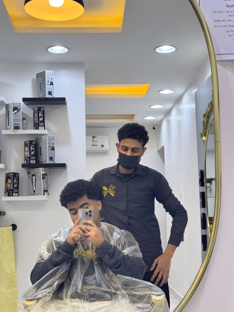 المقص الاستثنائي للحلاقه٢