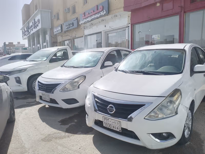 المساعد لتأجير السيارات