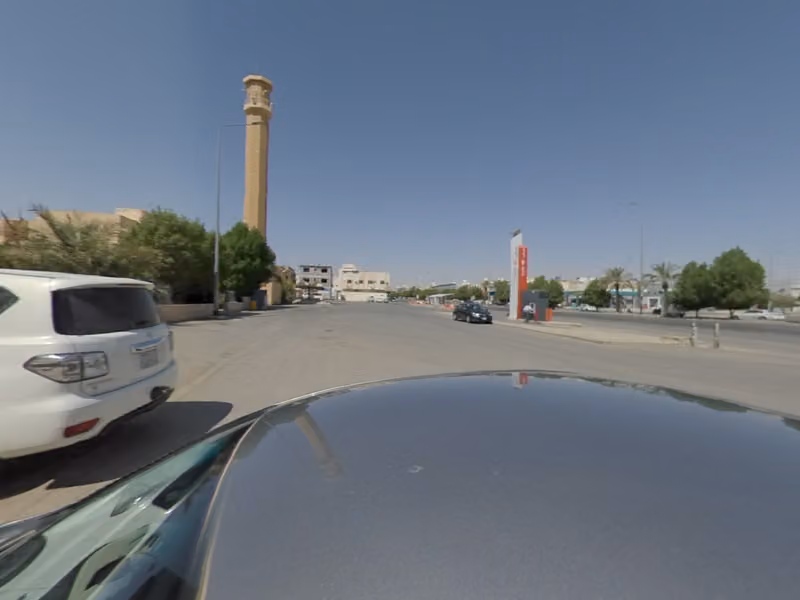 المصمم الأول