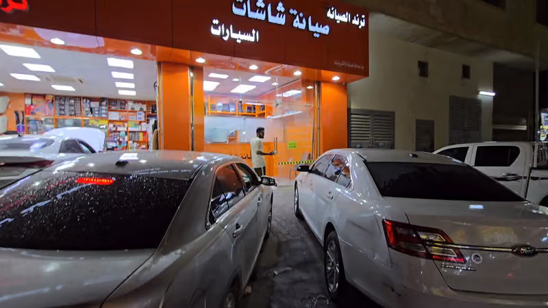 المطري شاشات وانوار سيارات