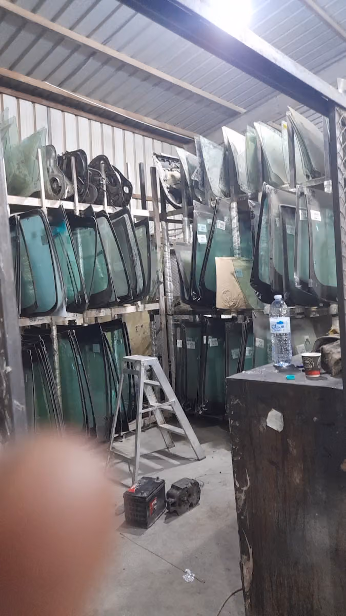الناطوري لزجاج السيارات