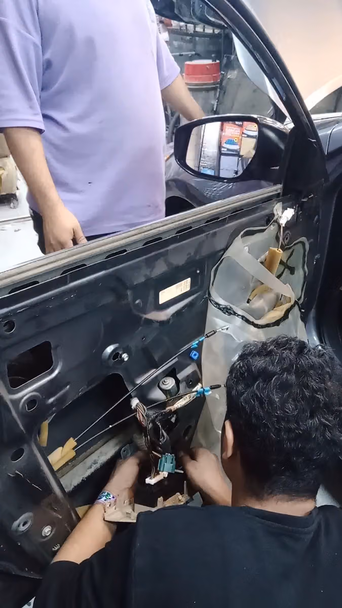 الوهيبي زجاج السيارات