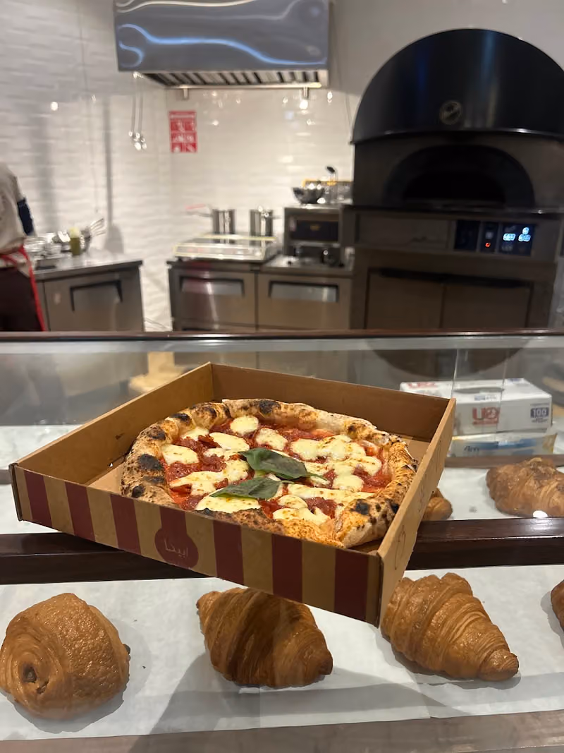 Amber Coffee & Bistro KFMC قهوة وبيسترو عنبر