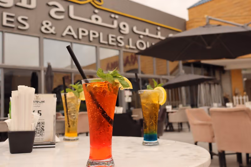 عنب وتفاح لاونج فرع النرجس
