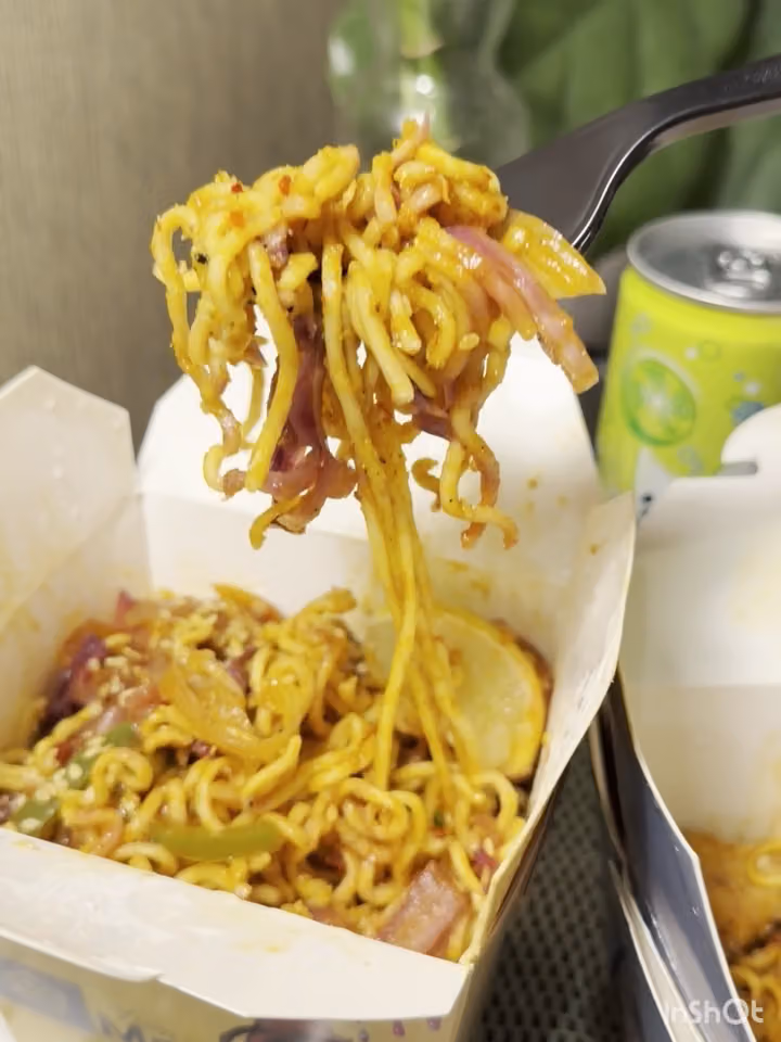 اندومي MNK YUM