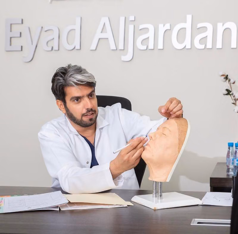 استشاري جراحة تجميل الأنف والأذن د.اياد الجردان