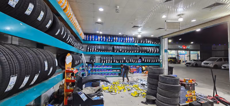 اطارات وبطاريات