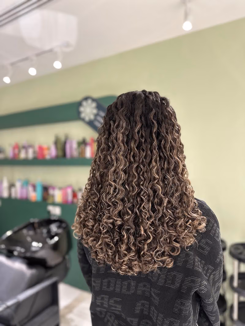 AVO CURL - Curly Hair Salon