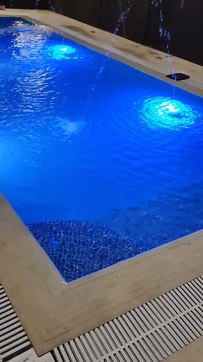 اوفاز لبرك السباحه
