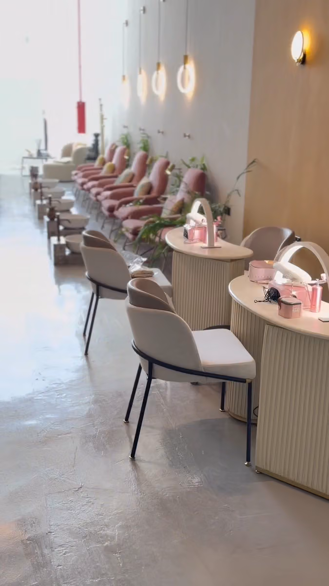 اورا - Aura Nail Spa & hair