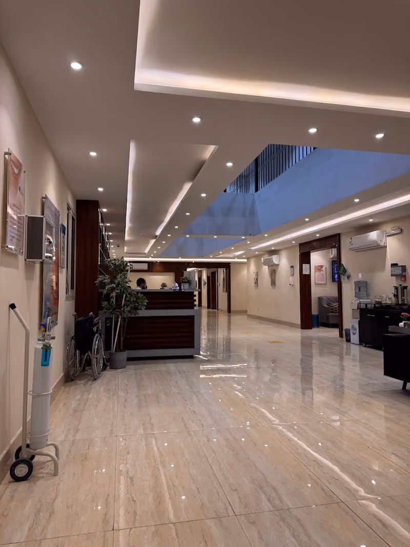 ALMUHADIB DENTAL CLINICS (VIP) عيادات المهيدب لطب الأسنان (VIP)