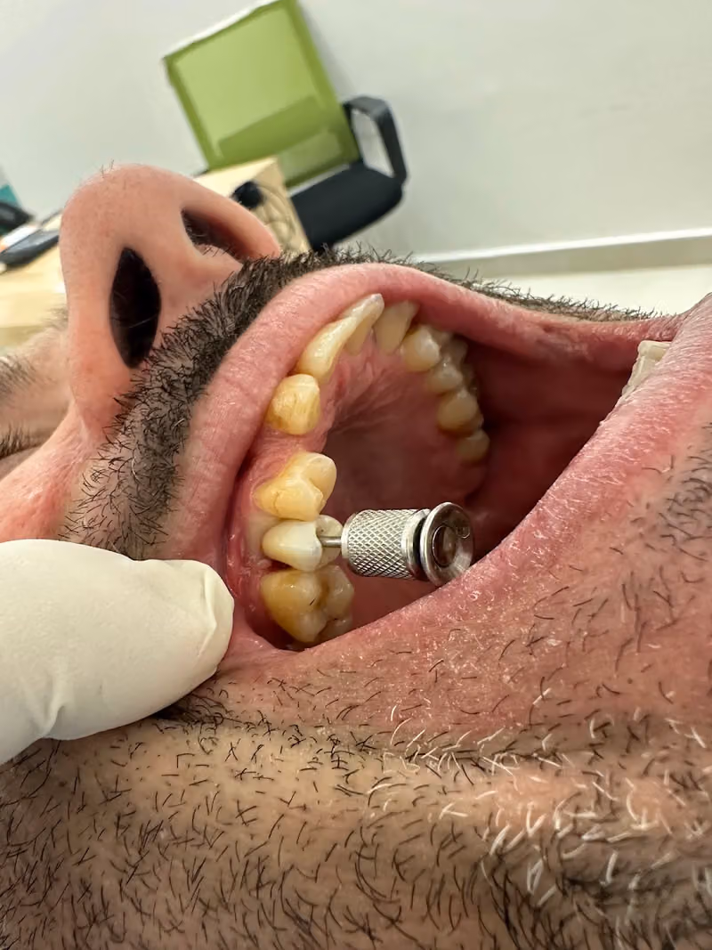 عيادات لايدن لطب الأسنان Leiden Dental Clinics