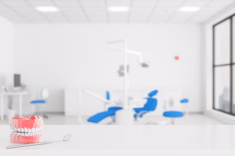 عيادة الدكتورعبد الرحمن زحلان طبيب تجميل الأسنان