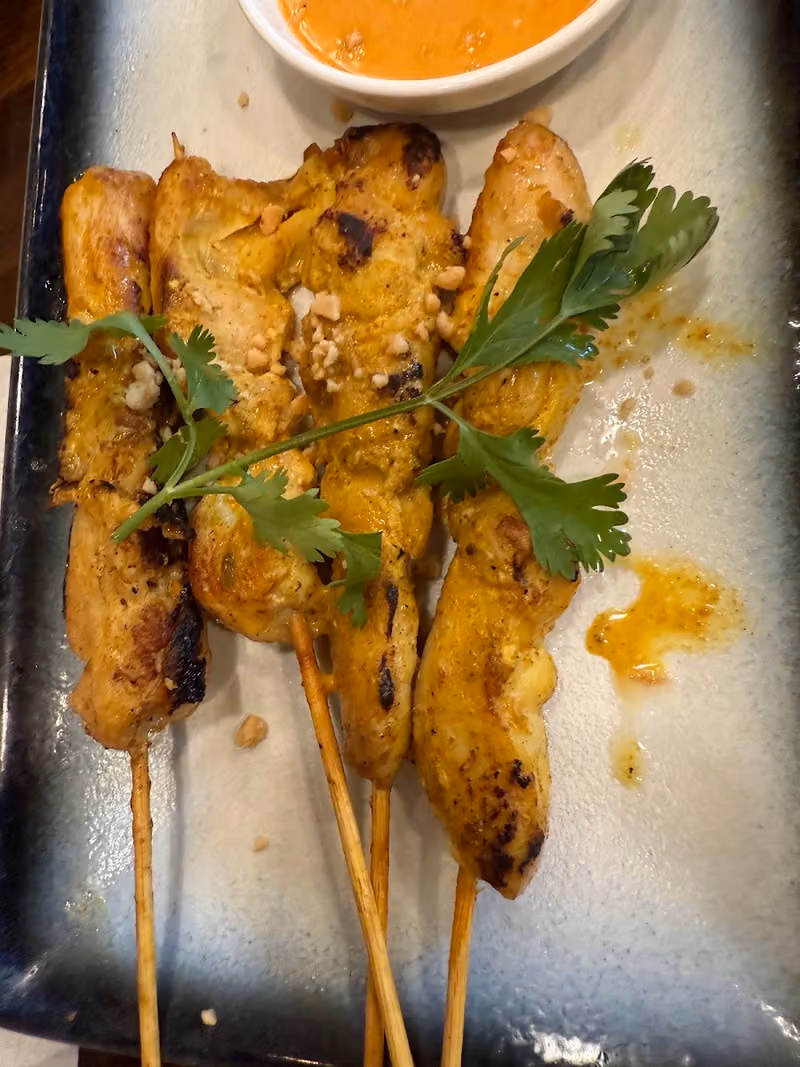 Azian Hauz Restaurant for Thai & Filipino Food