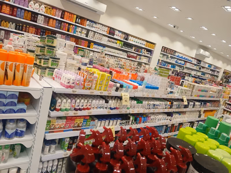 بعناية