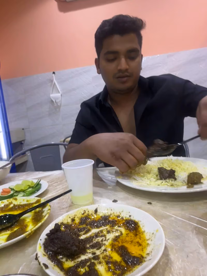 মাটির হাড়ি রেস্টুরেন্ট। ( Bangladeshi hotel))