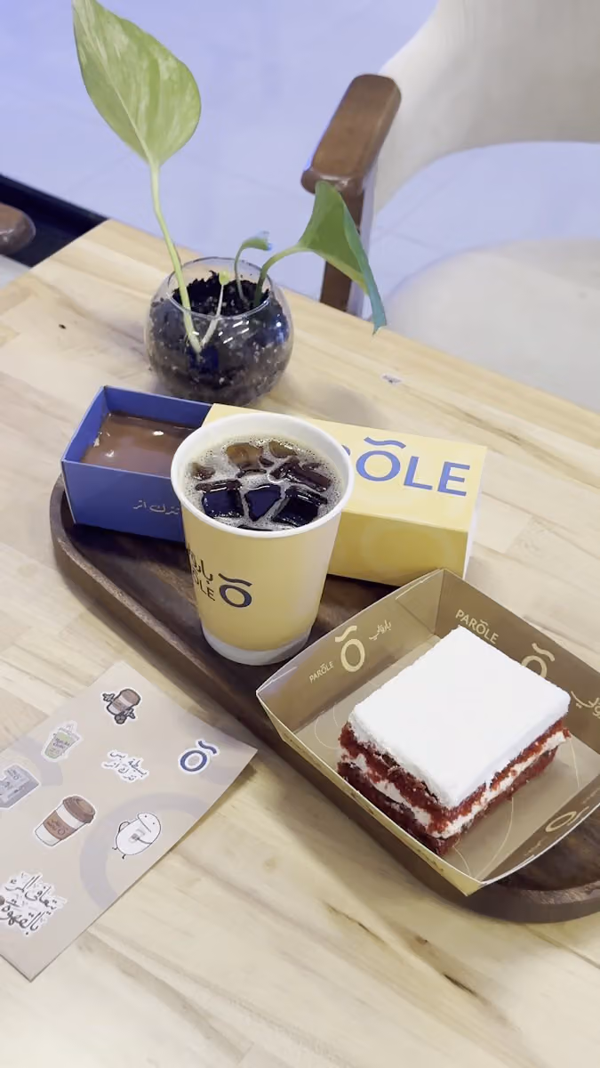 بارولي الحمراء- Parole Cafe