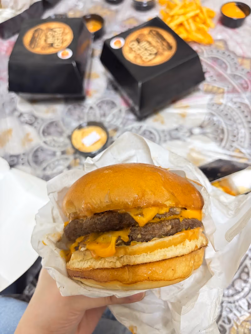 باتسو جرل ( Patso Grill )