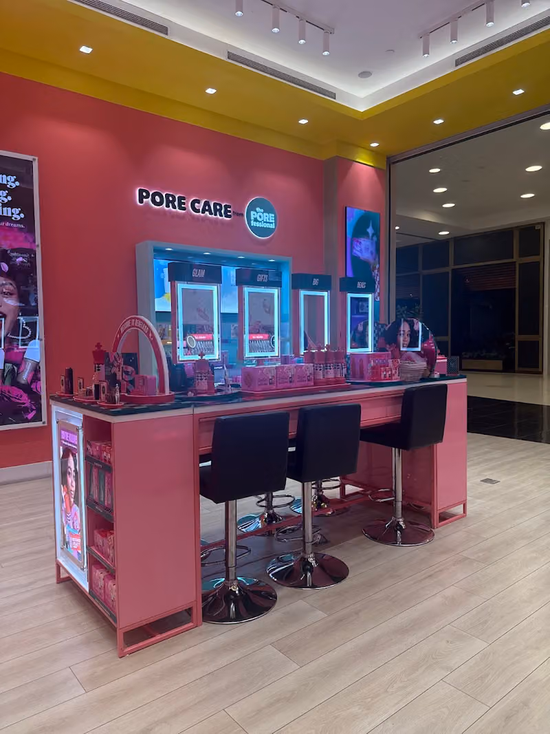 Benefit Cosmetics Boutique & Brow Bar Lounge