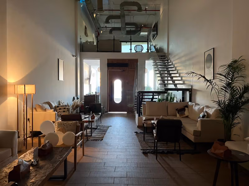 بلاك سكاي لاونج Black Sky Lounge